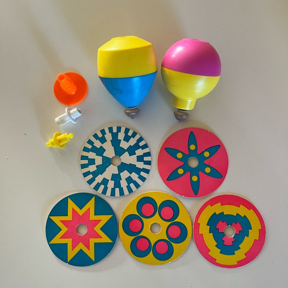 Vintage 1969 Mattel Wizzer spinning top toy (2) and accessories